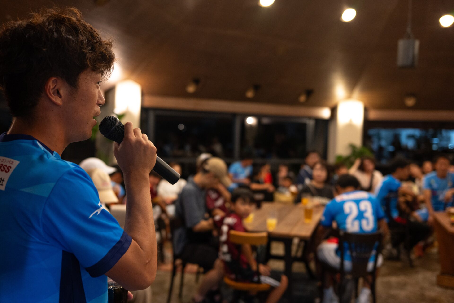 選手とサポーターの交流風景